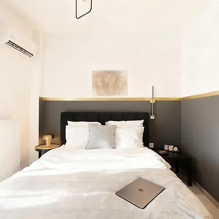 Elegant Spacious With Private Balcony Διαμέρισμα