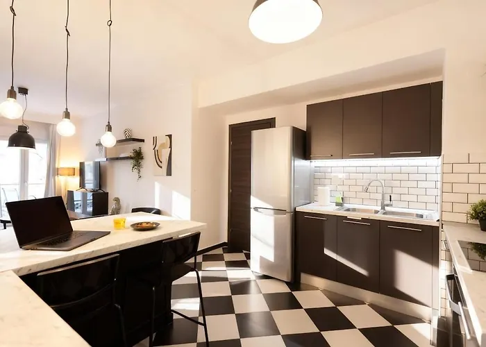 Elegant Spacious With Private Balcony *