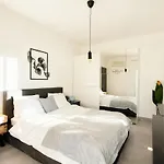 Apartament Elegant Spacious With Private Balcony