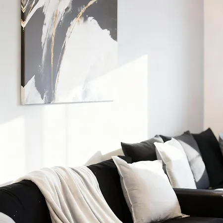 Elegant Spacious With Private Balcony شقة سالونيك