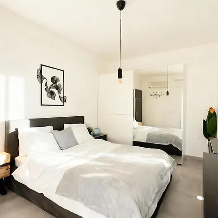 Daire Elegant Spacious With Private Balcony