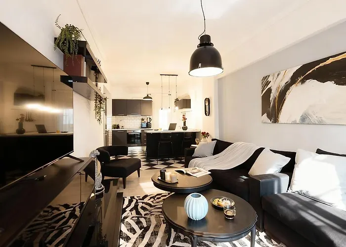 Elegant Spacious With Private Balcony