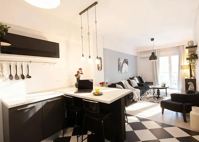 Elegant Spacious With Private Balcony * Salonicco