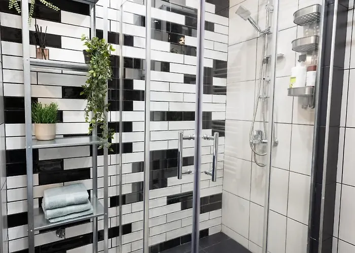Elegant Spacious With Private Balcony Apartman *