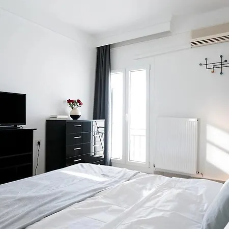 Elegant Spacious With Private Balcony