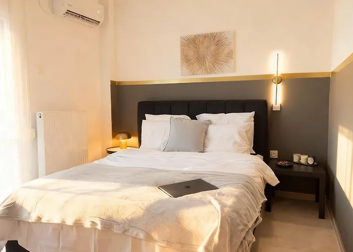 Elegant Spacious With Private Balcony