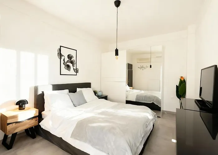 Lägenhet Elegant Spacious With Private Balcony